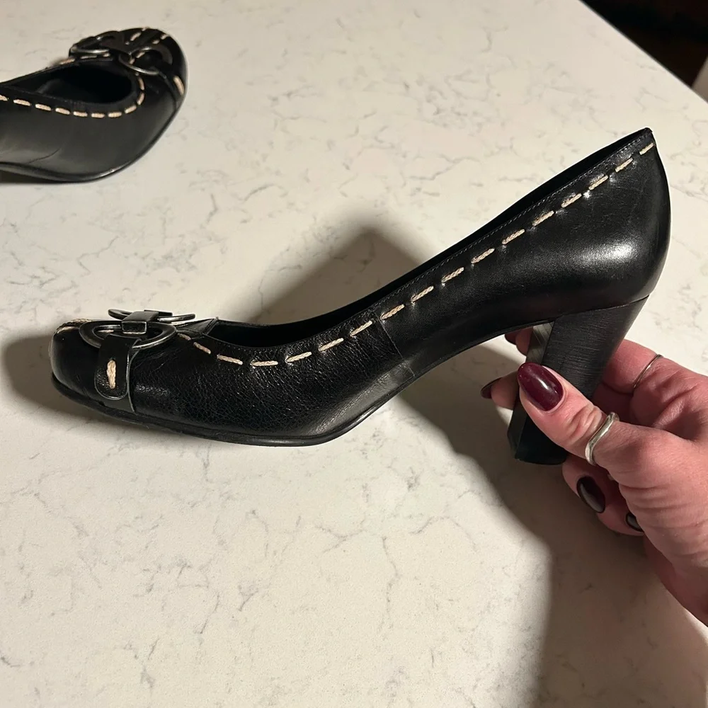RSVP Collection Contrast Stitch Buckle hardware black leather pumps 8.5 classic - Picture 3 of 13